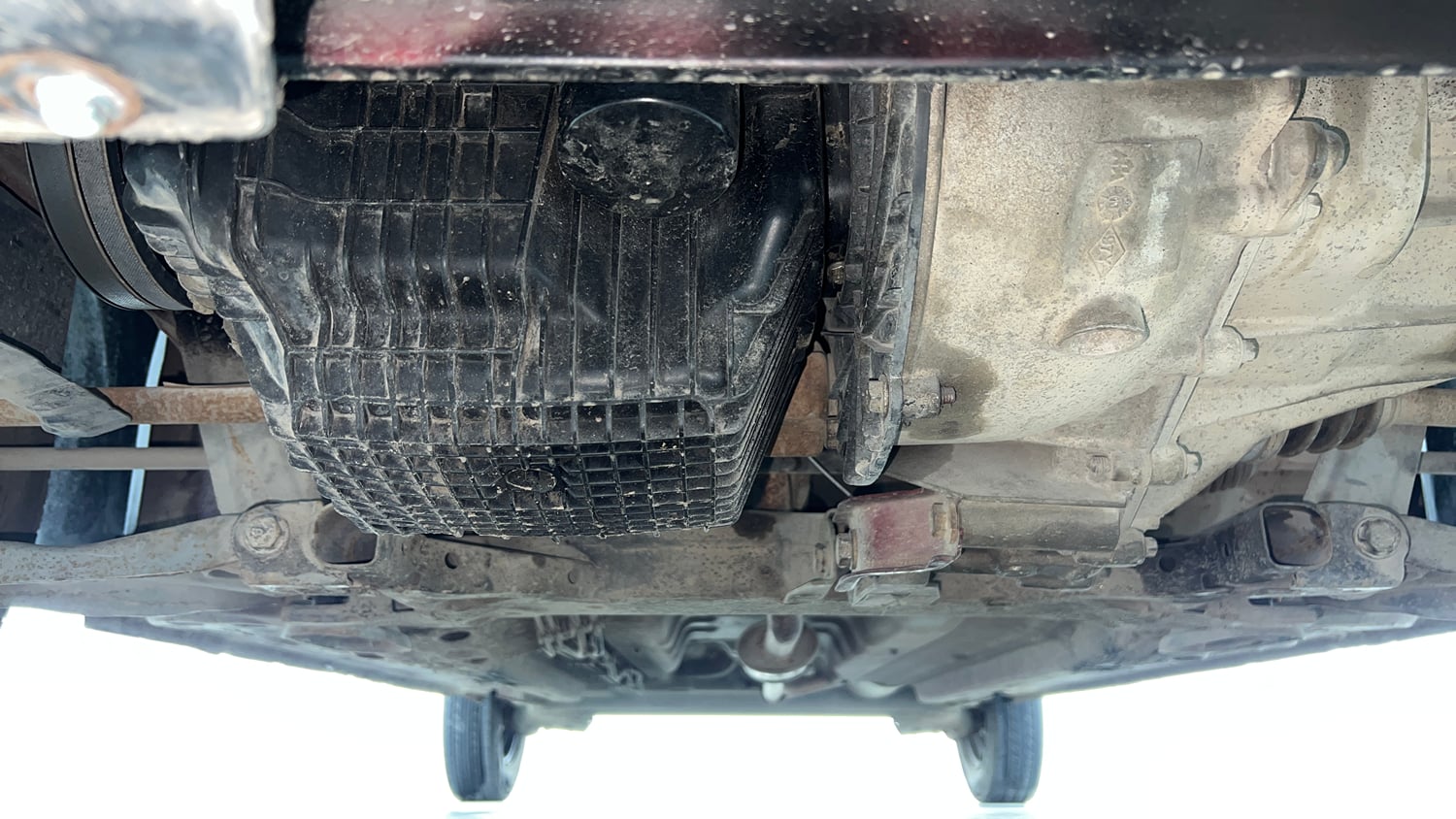Used 2017 Renault Kwid 1.0 RXT Petrol Manual extra FRONT LEFT UNDERBODY VIEW