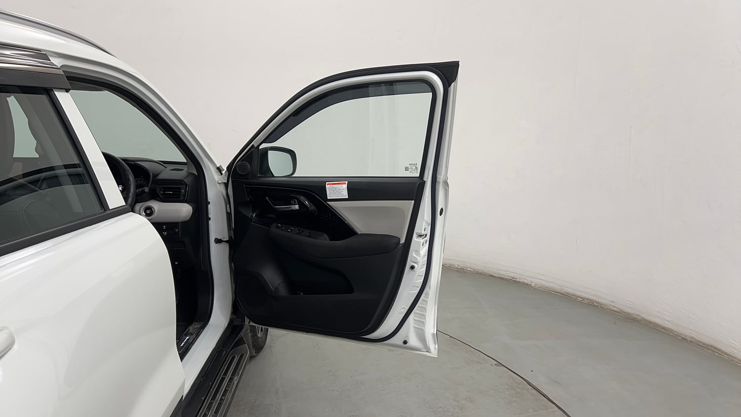 Used 2025 Maruti Suzuki Victoris VXI CNG MT 2W Cng Manual interior RIGHT FRONT DOOR OPEN VIEW
