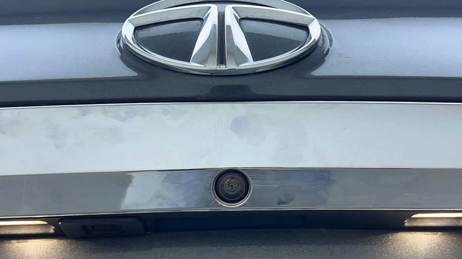 Used 2023 Tata Tigor XZA Plus Leatherette Pack Petrol Automatic top_features Rear camera