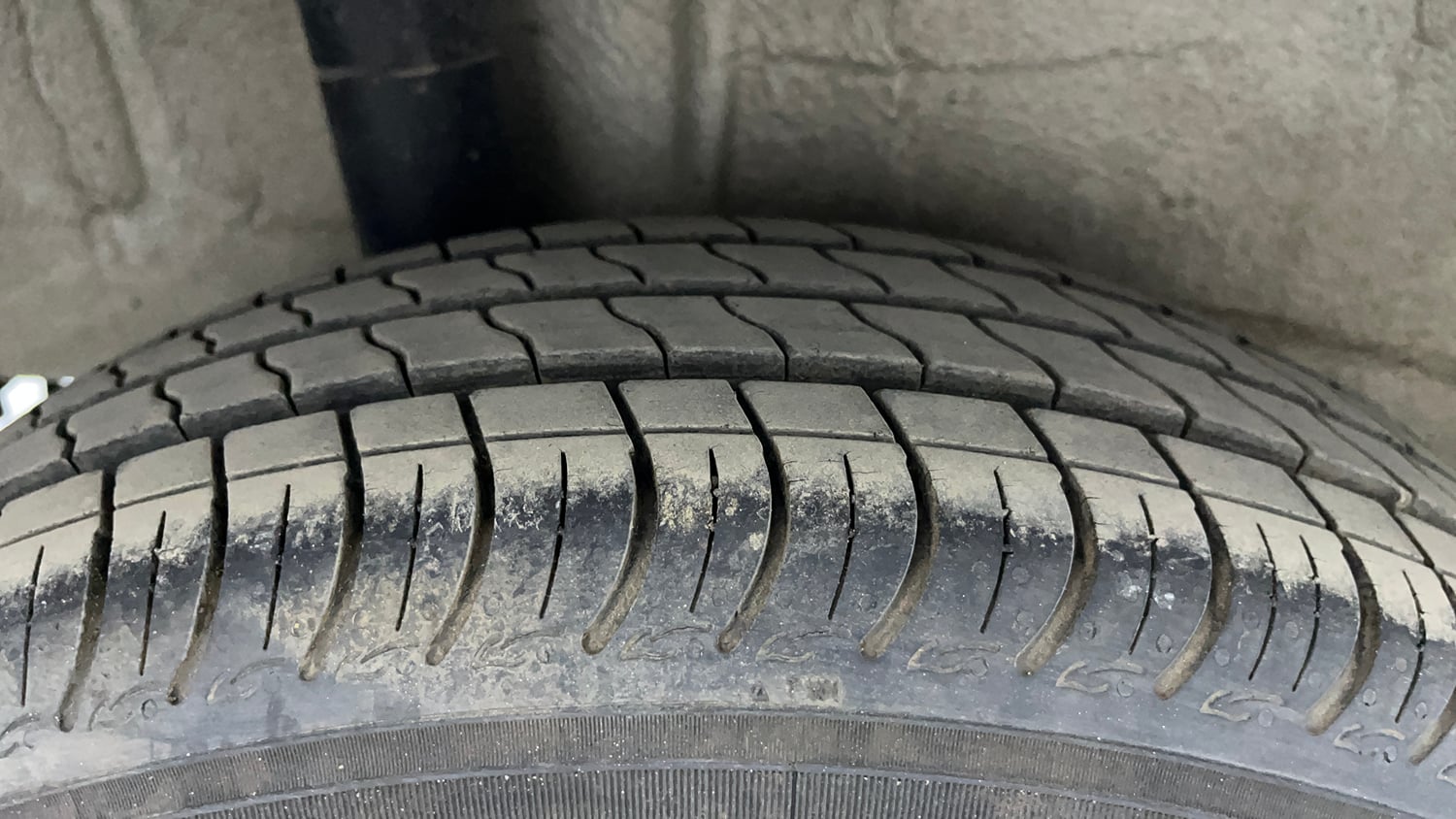 Used 2024 Maruti Suzuki Wagon R VXI 1.0 AGS Petrol Automatic tyres RIGHT REAR TYRE TREAD VIEW