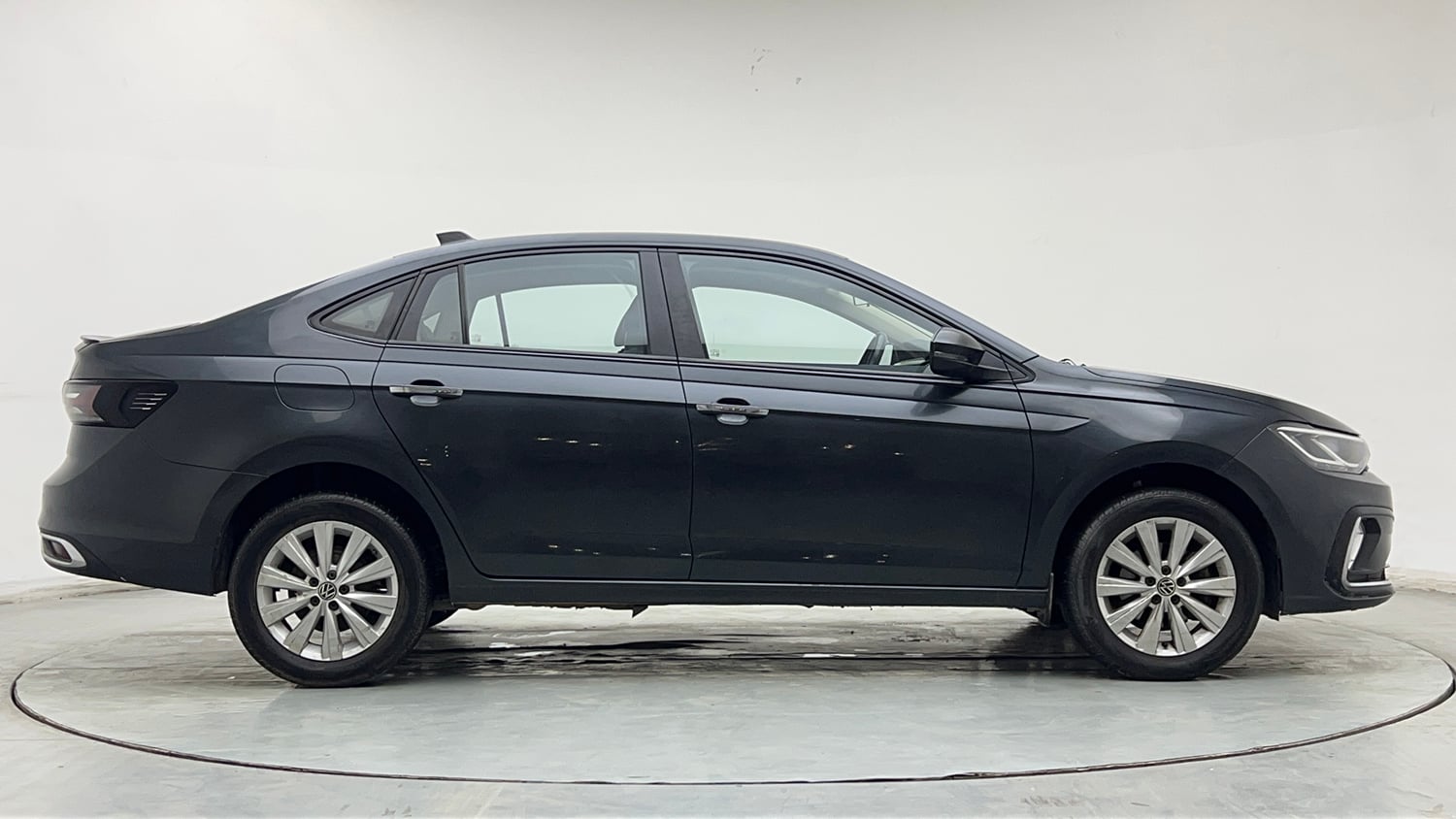 Used 2024 Volkswagen Virtus Highline 1.0 TSI AT Petrol Automatic exterior RIGHT SIDE VIEW