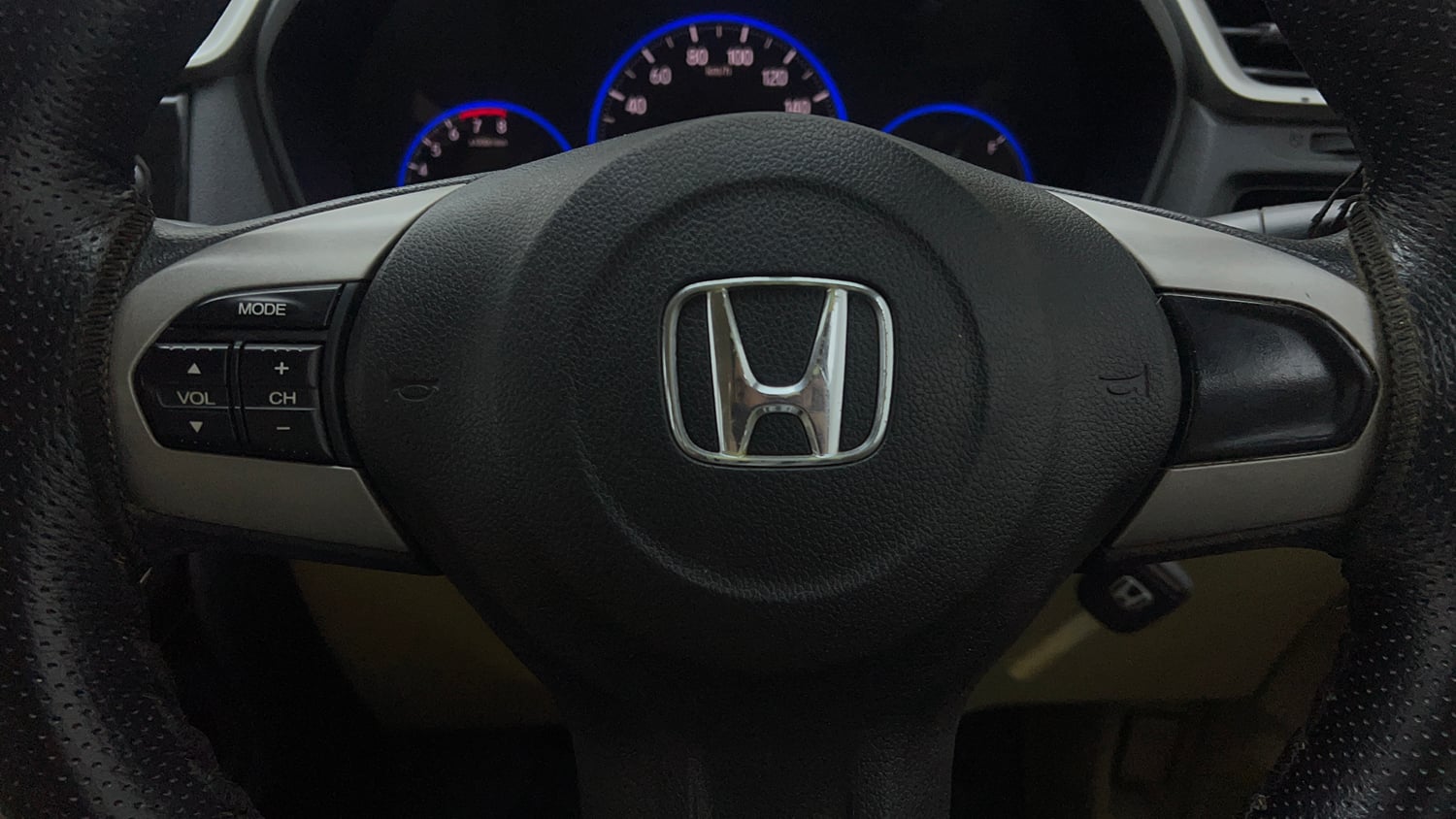 Used 2017 Honda Amaze 1.2 S i-VTEC Petrol Manual top_features Steering mounted controls