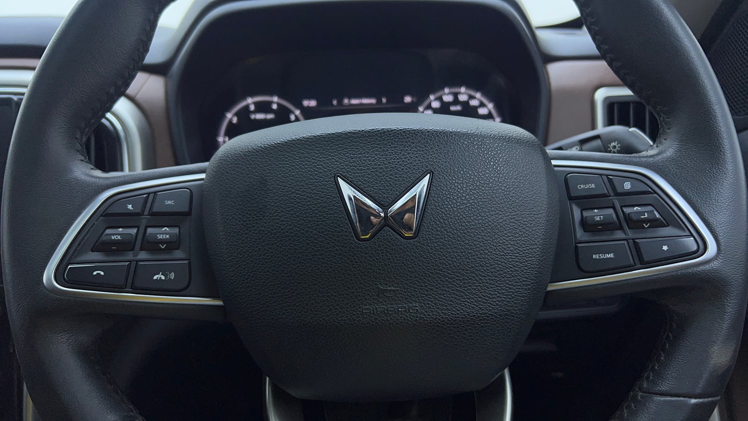 Used 2023 Mahindra Scorpio N Z8 L Petrol AT 6 STR Petrol Automatic top_features Airbags