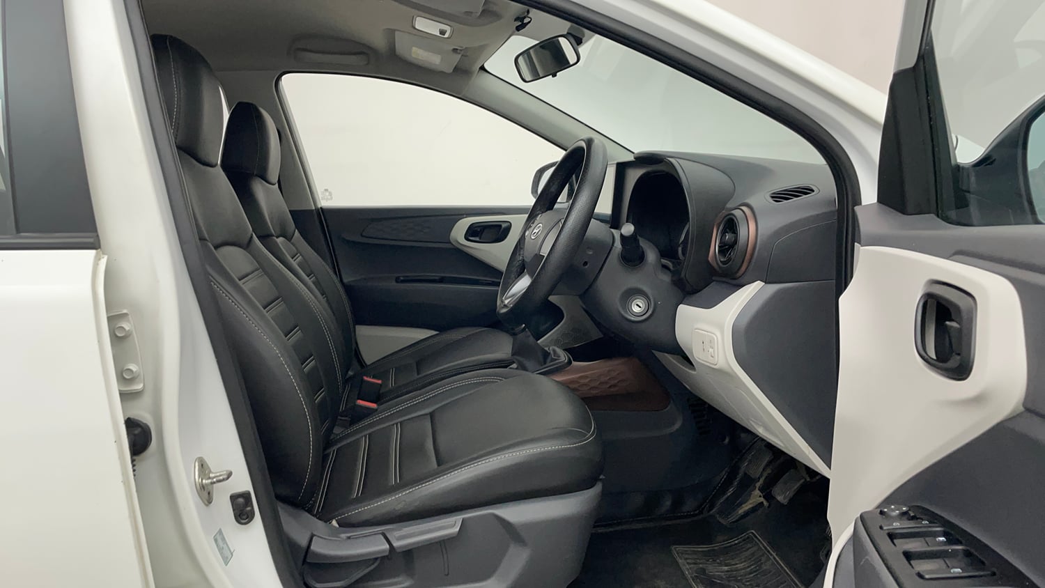 Used 2022 Hyundai Aura S 1.2 CNG Cng Manual interior RIGHT SIDE FRONT DOOR CABIN VIEW