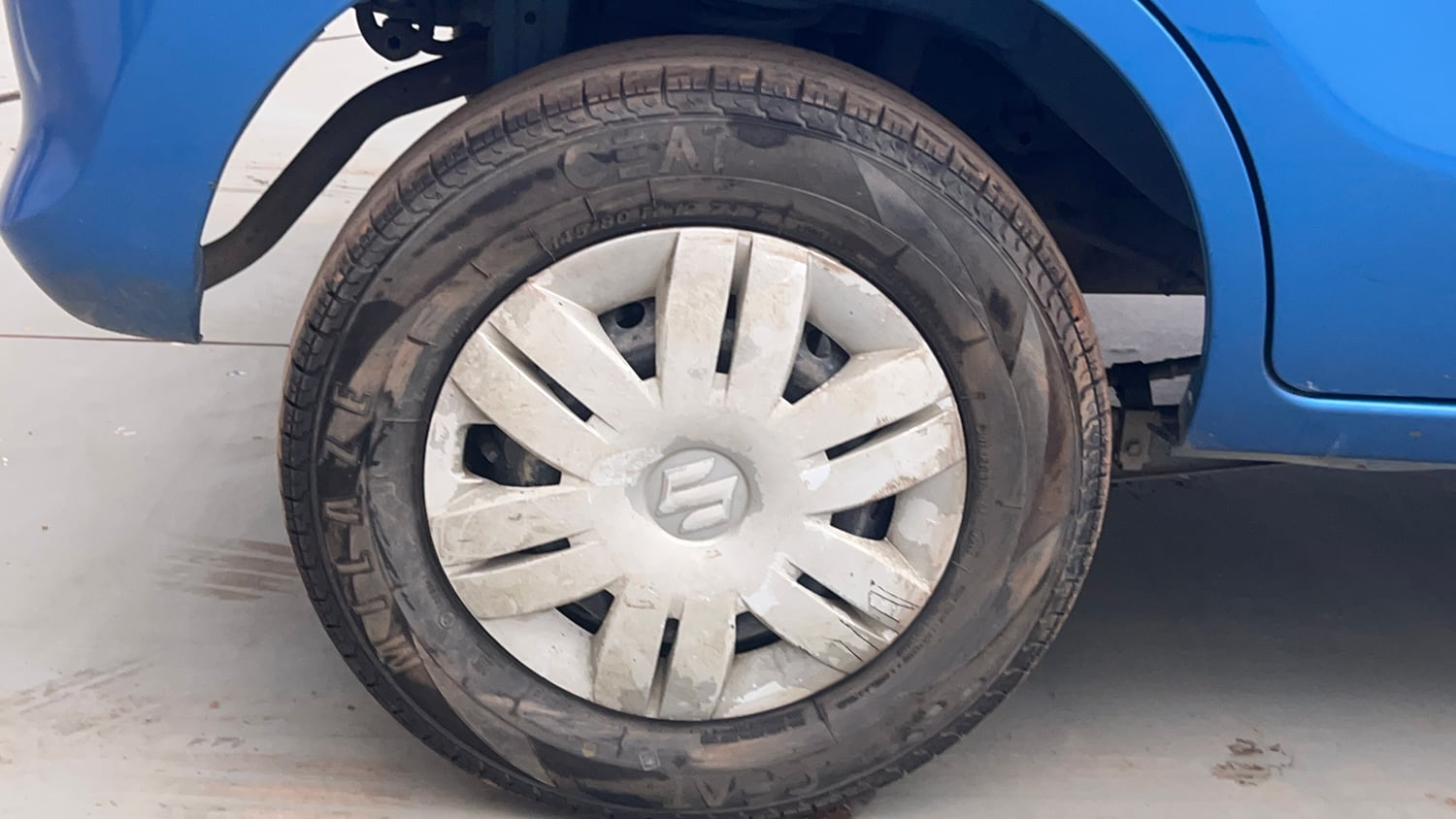 Used 2017 Maruti Suzuki Alto 800 LXi Petrol Manual tyres RIGHT REAR TYRE RIM VIEW