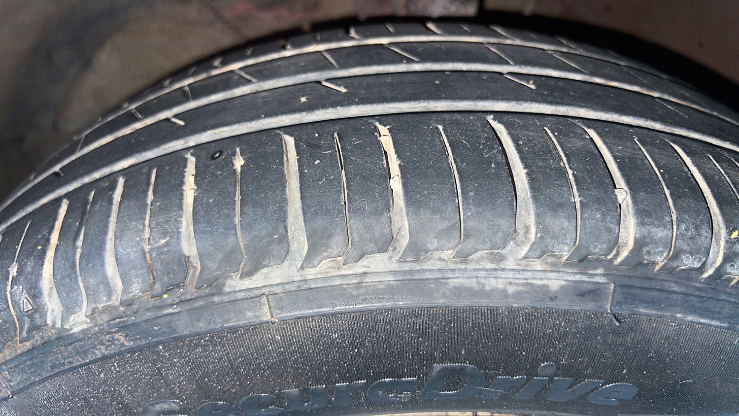Used 2019 Maruti Suzuki Dzire VXi AMT Petrol Automatic tyres LEFT FRONT TYRE TREAD VIEW