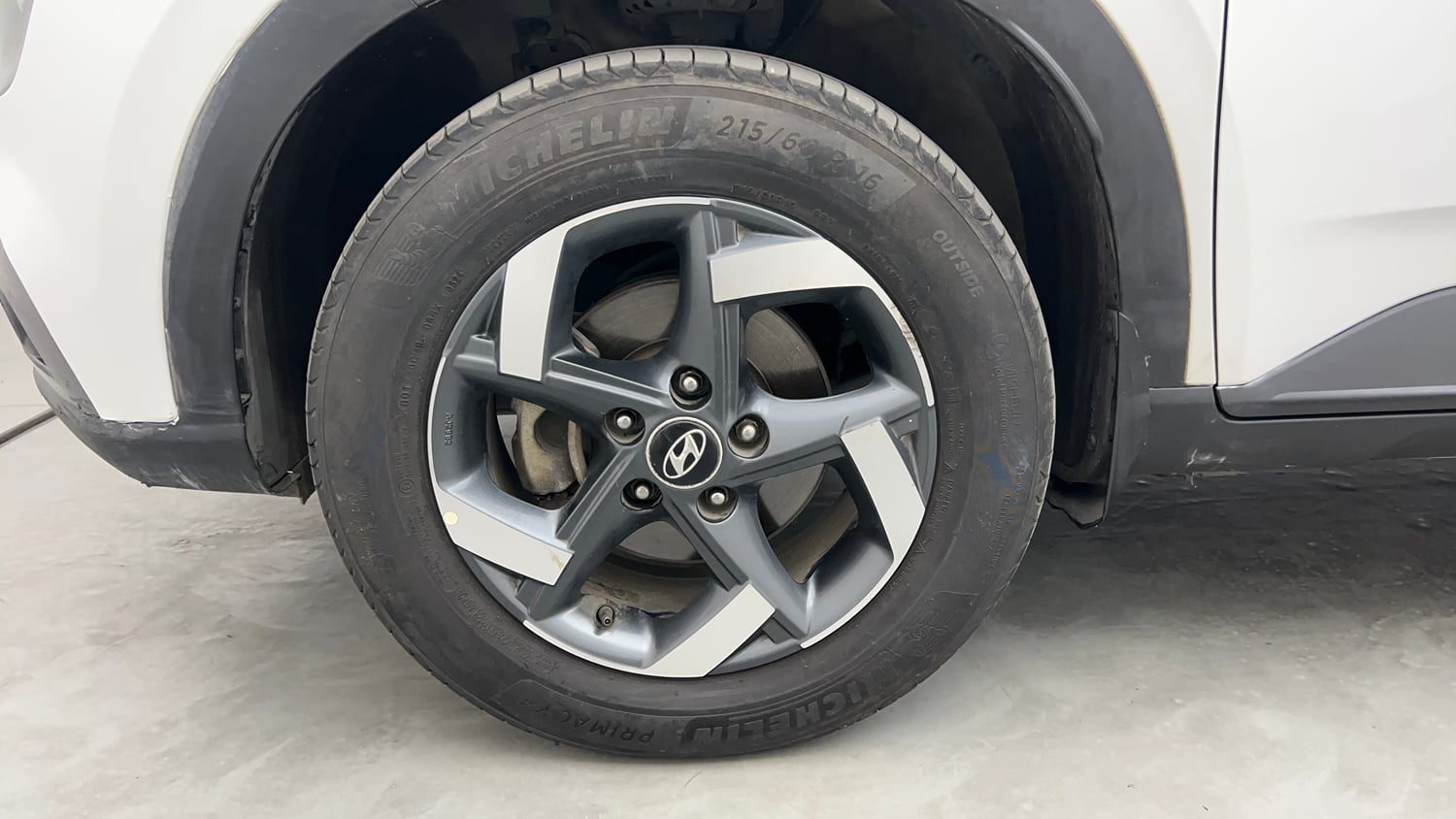 Used 2019 Hyundai Venue SX Plus 1.0 Turbo DCT Petrol Automatic tyres LEFT FRONT TYRE RIM VIEW