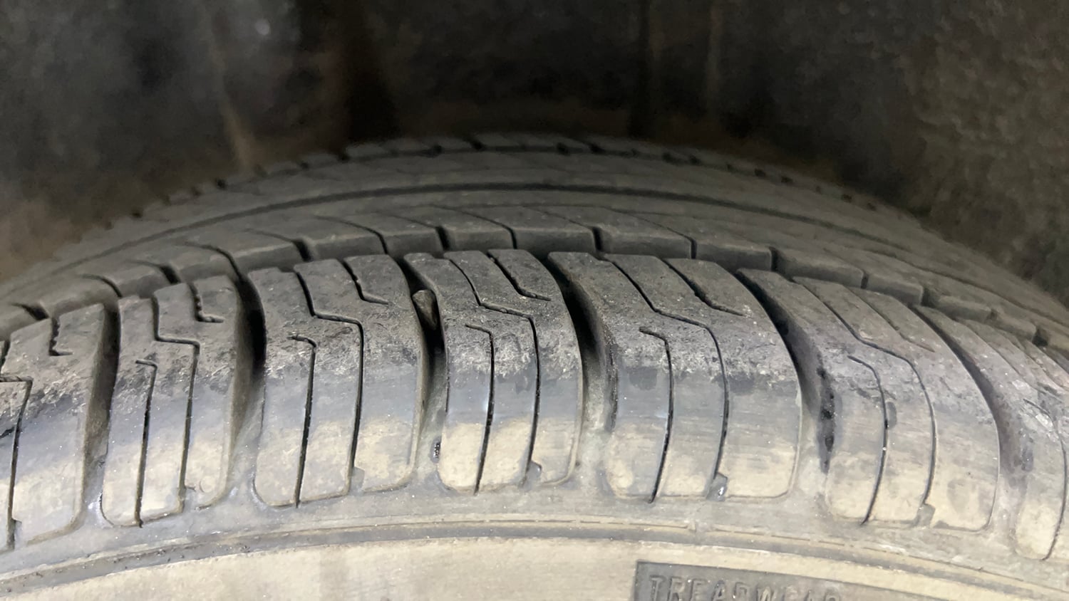Used 2015 Ford Figo Duratec Petrol Titanium 1.2 Petrol Manual tyres RIGHT REAR TYRE TREAD VIEW