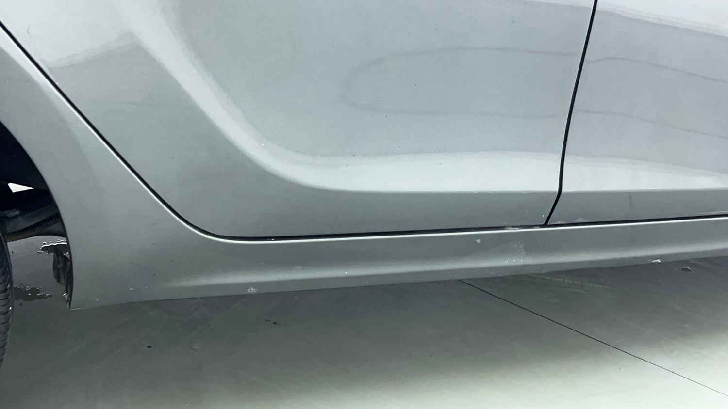 Used 2023 Tata Tiago XTA Petrol Automatic dents MINOR DENT