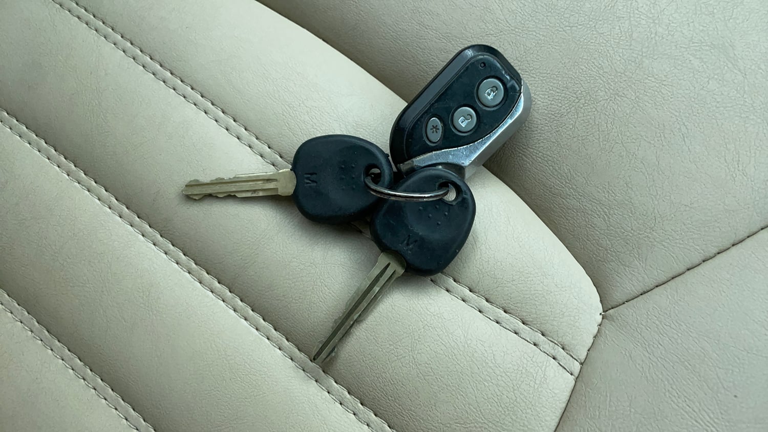 Used 2012 Hyundai i10 Sportz 1.2 Kappa2 Petrol Manual extra CAR KEY VIEW
