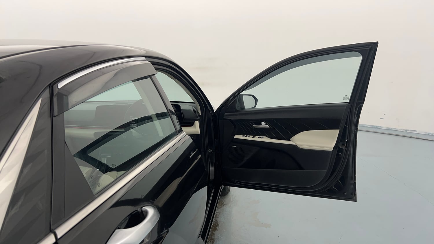 Used 2023 Hyundai Verna SX (O) 1.5 Petrol IVT Petrol Automatic interior RIGHT FRONT DOOR OPEN VIEW