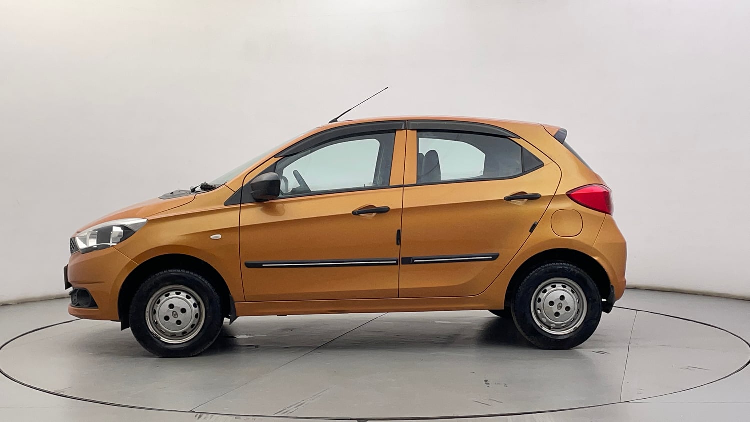 Used 2017 Tata Tiago Revotron XM Petrol Manual exterior LEFT SIDE VIEW