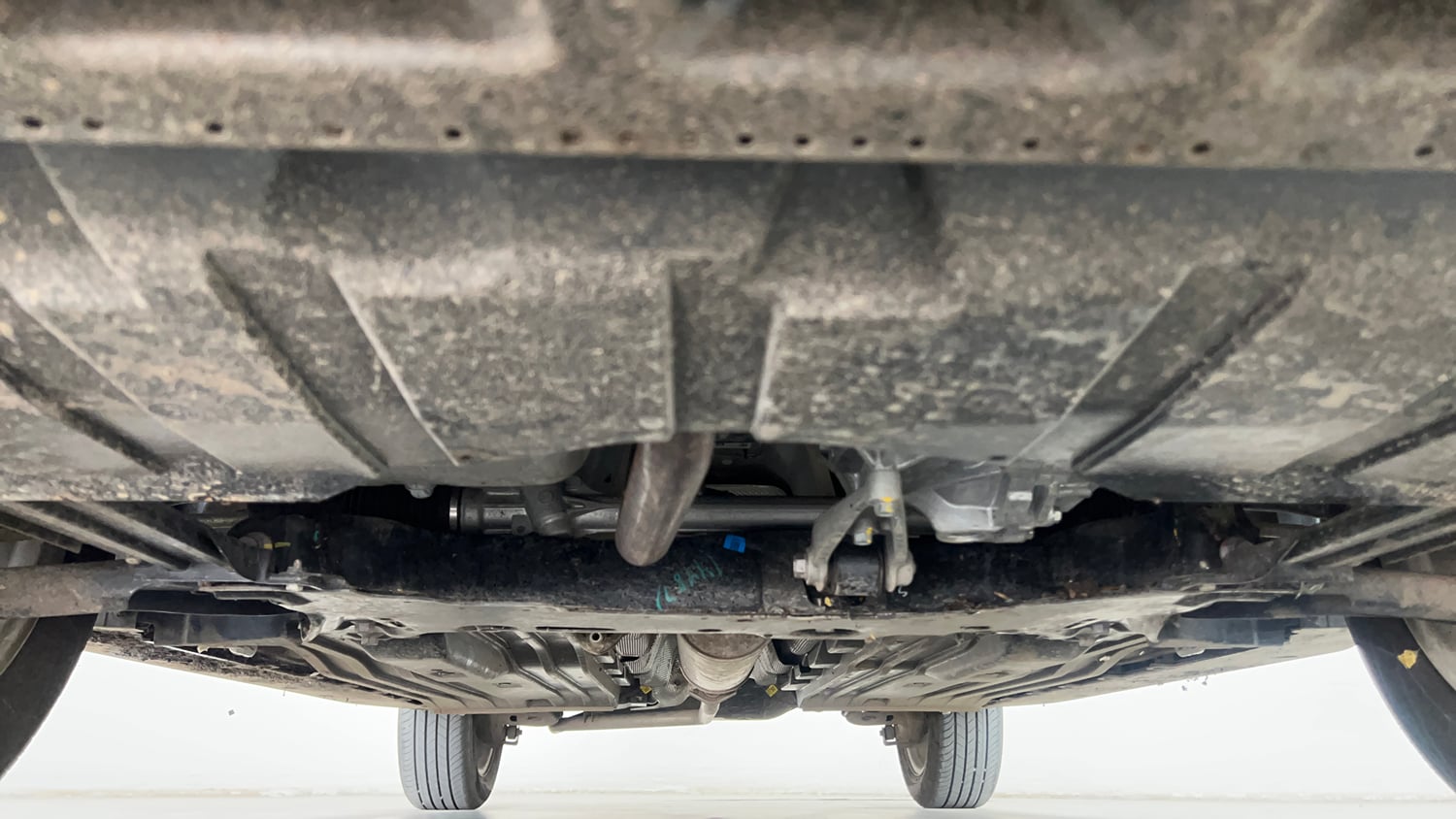Used 2025 Maruti Suzuki Victoris VXI CNG MT 2W Cng Manual extra FRONT LEFT UNDERBODY VIEW