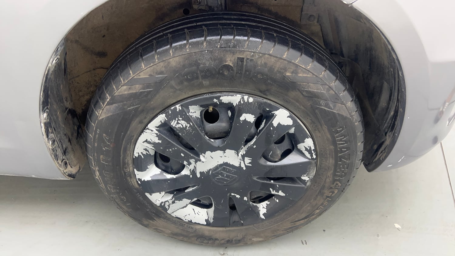 Used 2015 Maruti Suzuki Swift Lxi (O) Petrol Manual tyres RIGHT FRONT TYRE RIM VIEW