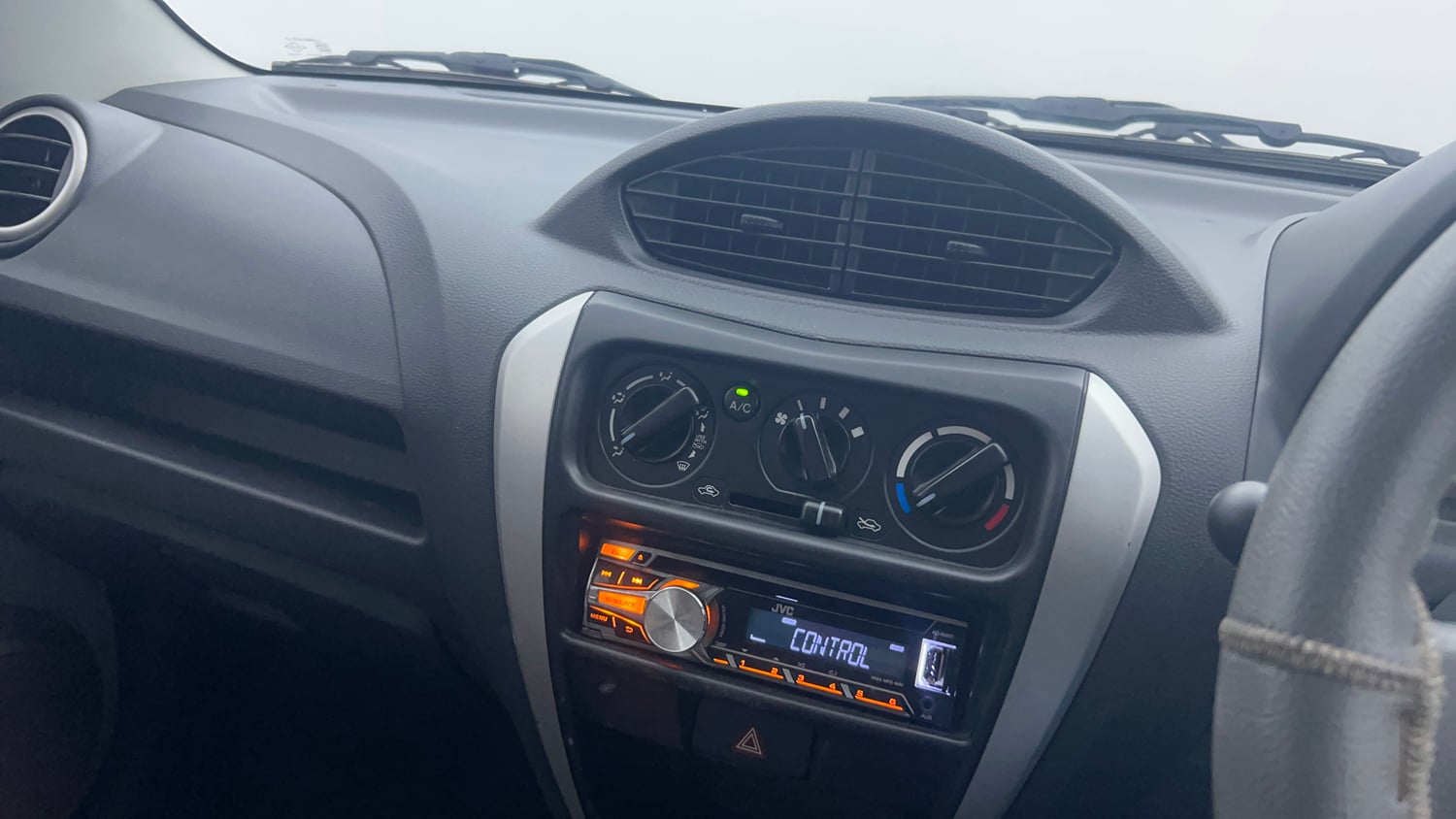 Used 2017 Maruti Suzuki Alto 800 LXi Petrol Manual interior MUSIC SYSTEM & AC CONTROL VIEW