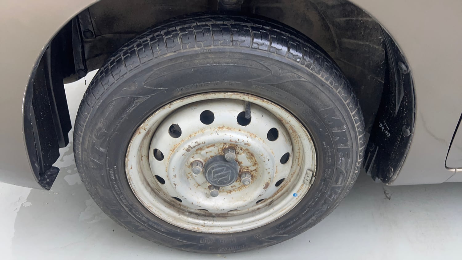 Used 2014 Maruti Suzuki Wagon R LXI CNG Cng Manual tyres LEFT FRONT TYRE RIM VIEW