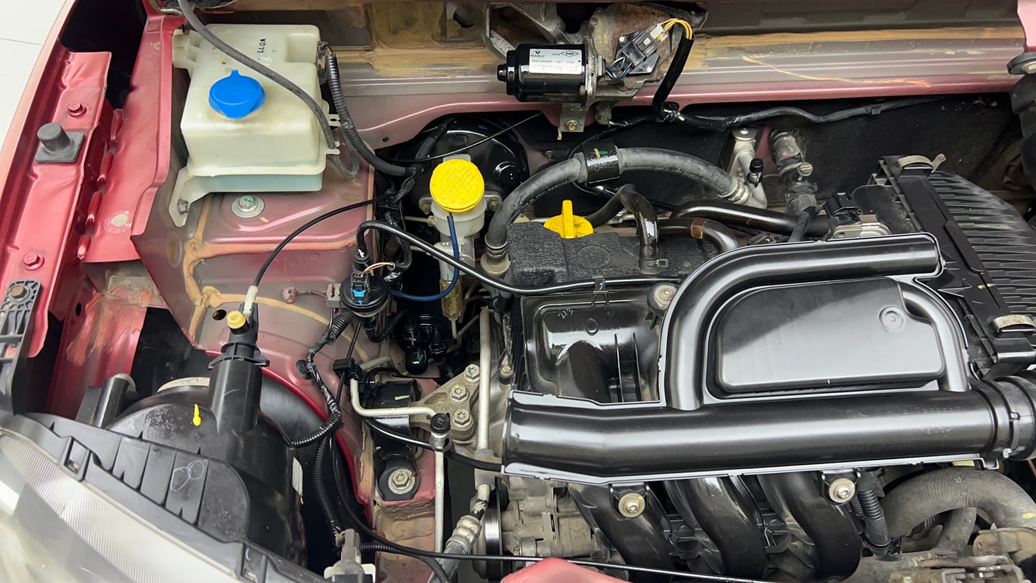 Used 2017 Renault Kwid 1.0 RXT Petrol Manual engine ENGINE RIGHT SIDE VIEW