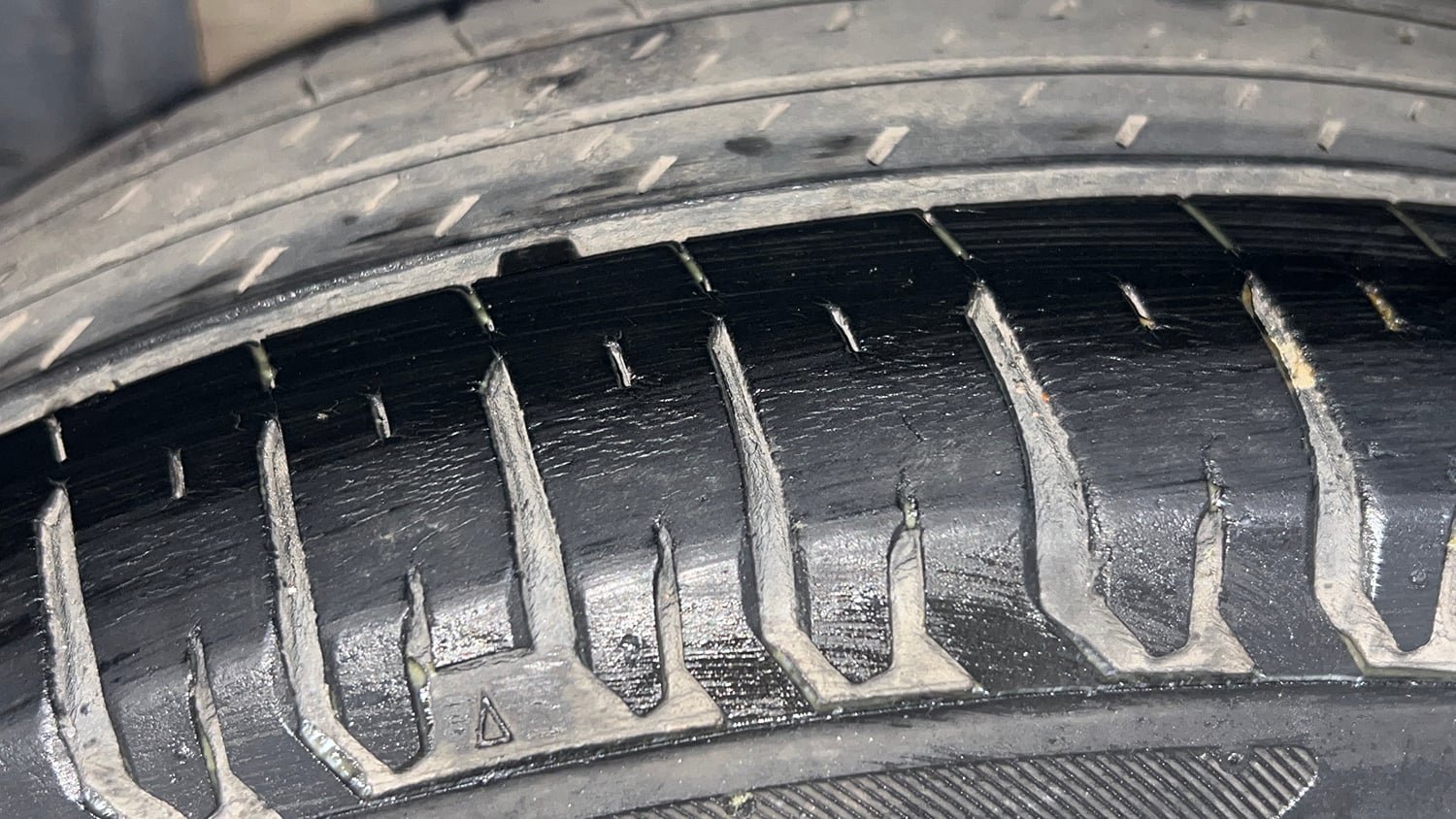 Used 2019 Maruti Suzuki Ertiga ZDi Plus 1.5 Diesel Diesel Manual tyres RIGHT REAR TYRE TREAD VIEW