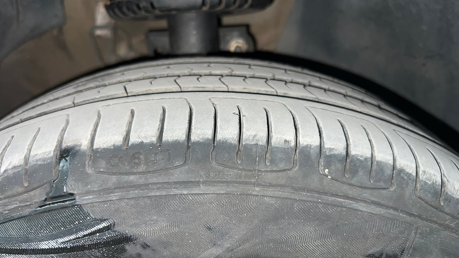 Used 2014 Volkswagen Vento Highline Diesel Diesel Manual tyres RIGHT FRONT TYRE TREAD VIEW