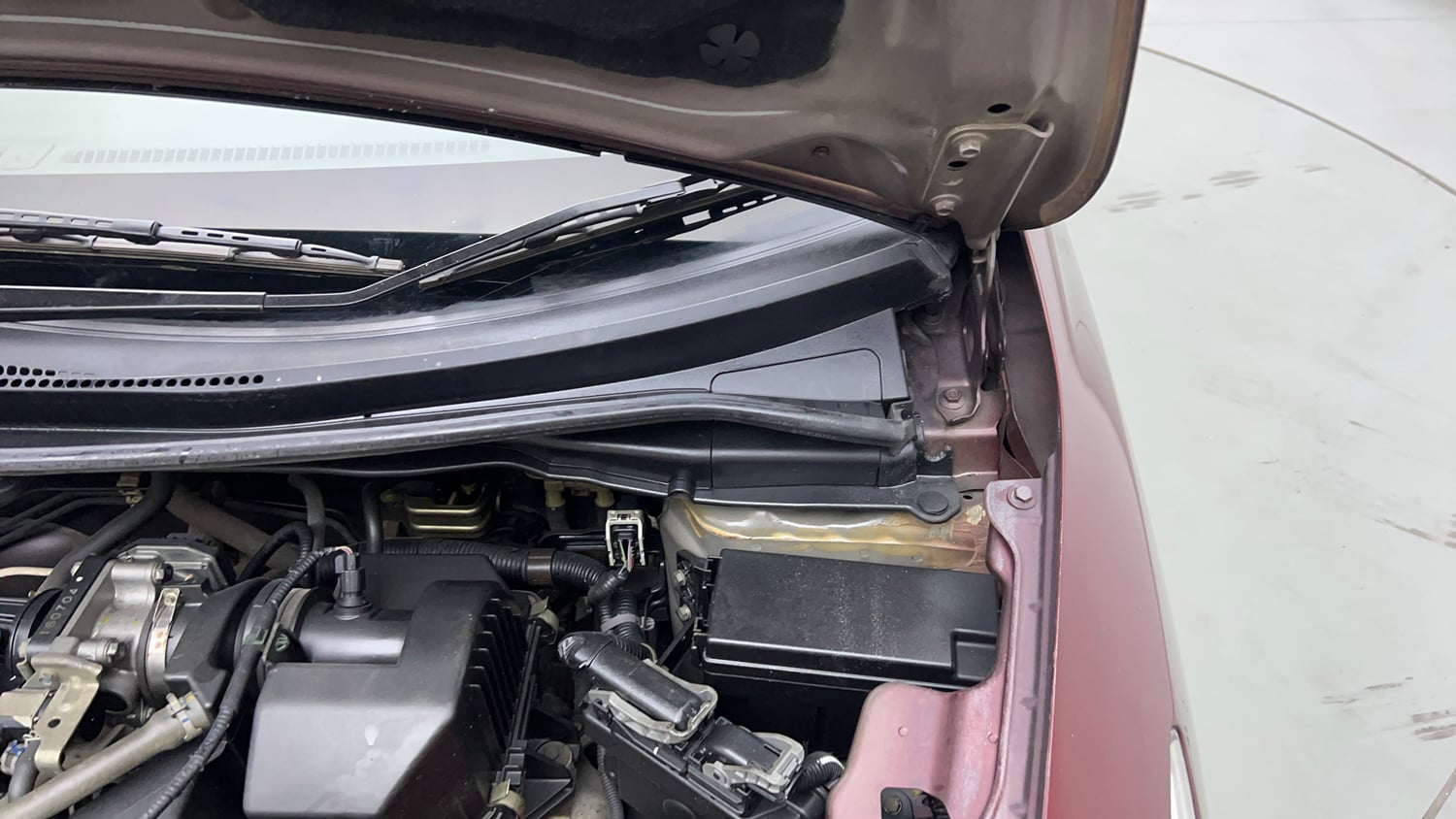 Used 2016 Honda Jazz V AT Petrol Petrol Automatic engine ENGINE LEFT SIDE HINGE & APRON VIEW