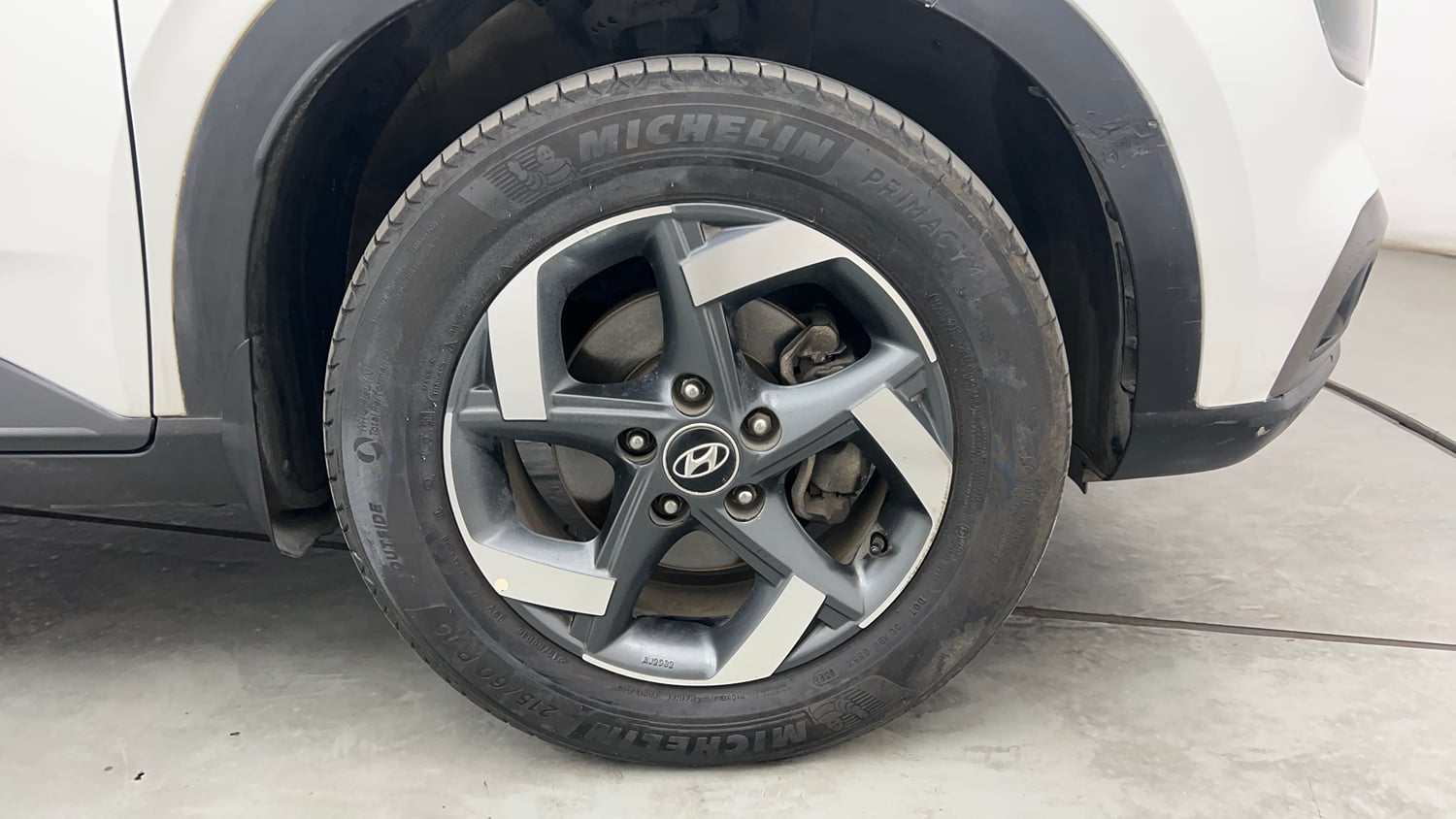 Used 2019 Hyundai Venue SX Plus 1.0 Turbo DCT Petrol Automatic tyres RIGHT FRONT TYRE RIM VIEW