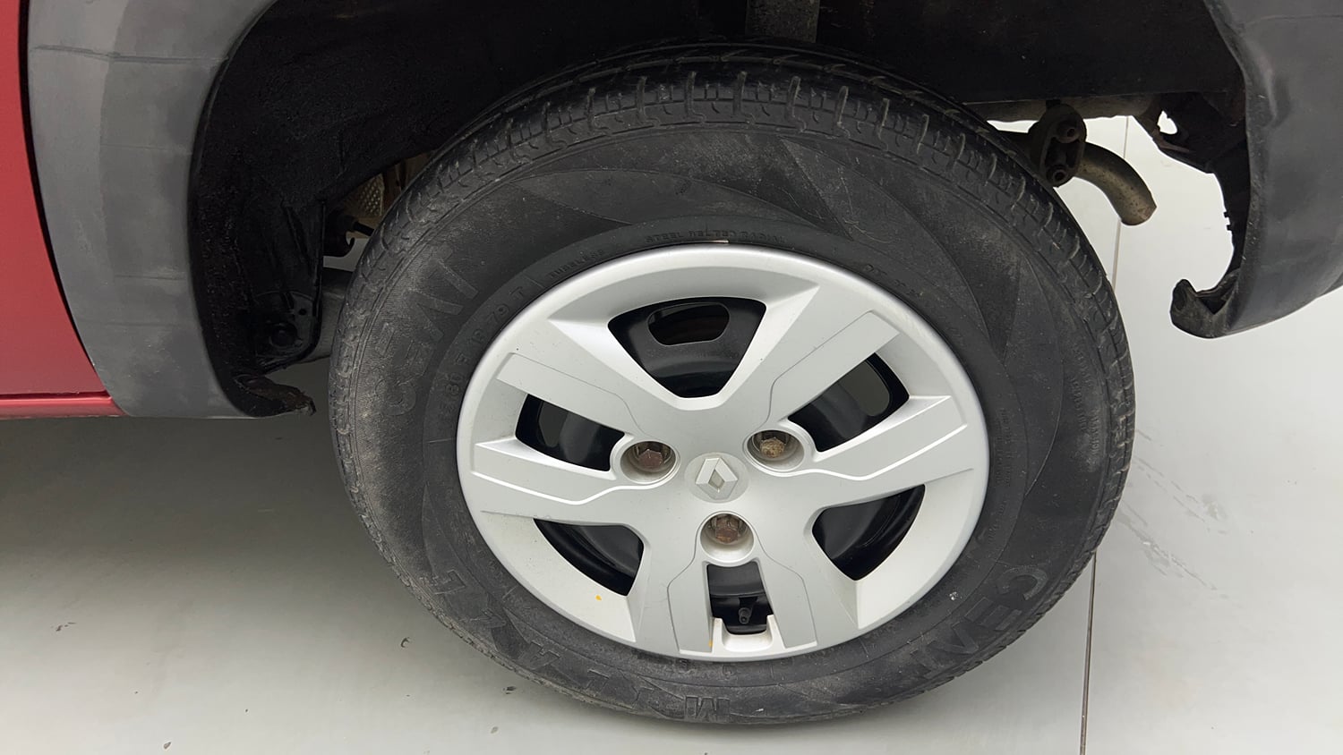 Used 2017 Renault Kwid 1.0 RXT Petrol Manual tyres LEFT REAR TYRE RIM VIEW