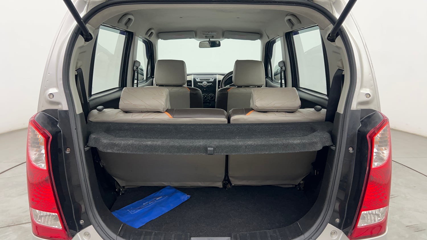 Used 2017 Maruti Suzuki Wagon R VXI Petrol Manual interior DICKY INSIDE VIEW