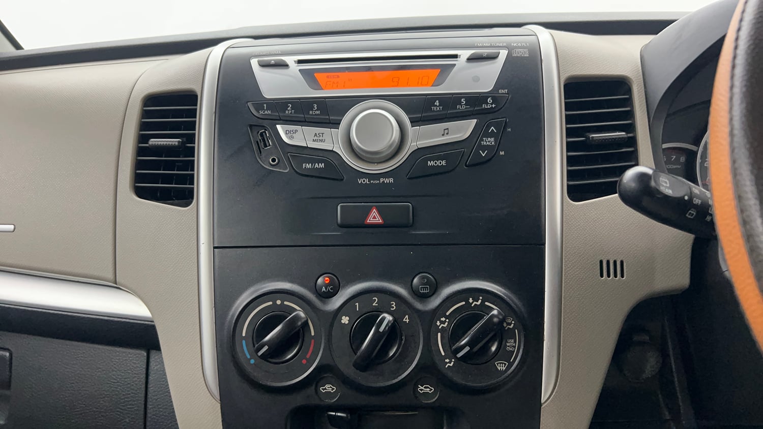 Used 2017 Maruti Suzuki Wagon R VXI Petrol Manual interior MUSIC SYSTEM & AC CONTROL VIEW