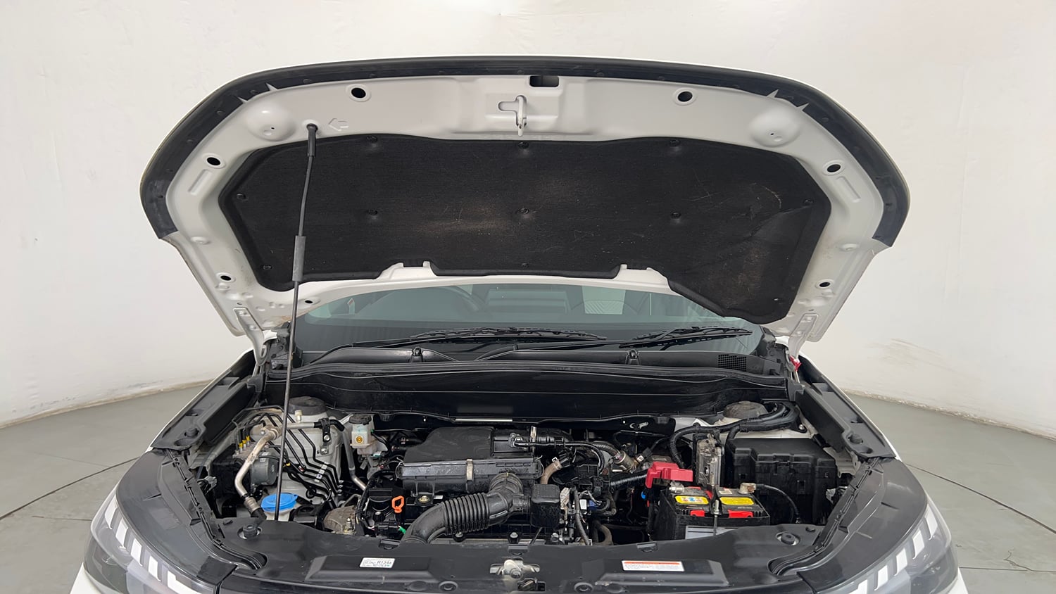 Used 2025 Maruti Suzuki Victoris VXI CNG MT 2W Cng Manual engine ENGINE & BONNET OPEN FRONT VIEW
