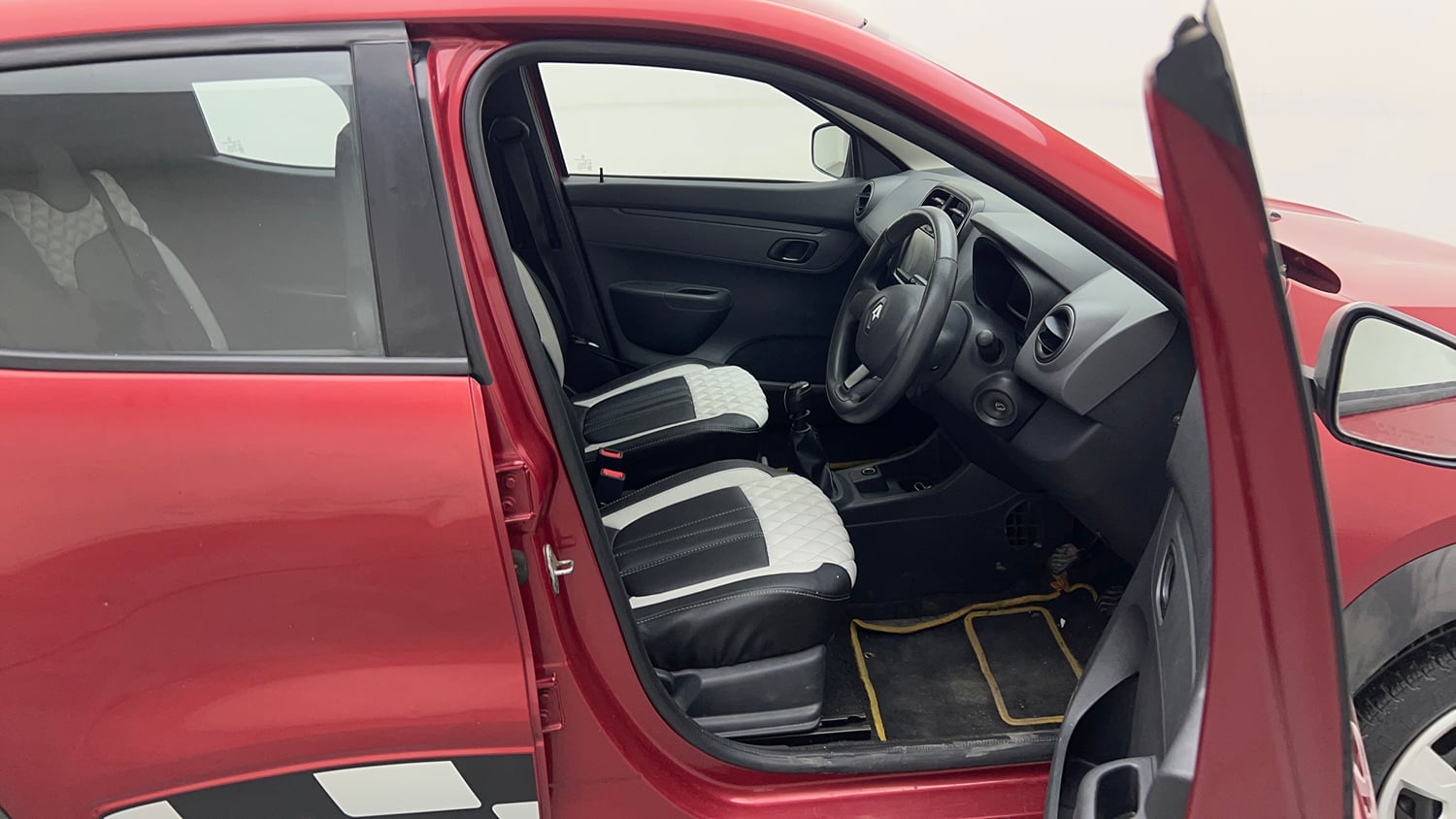 Used 2017 Renault Kwid 1.0 RXT Petrol Manual interior RIGHT SIDE FRONT DOOR CABIN VIEW