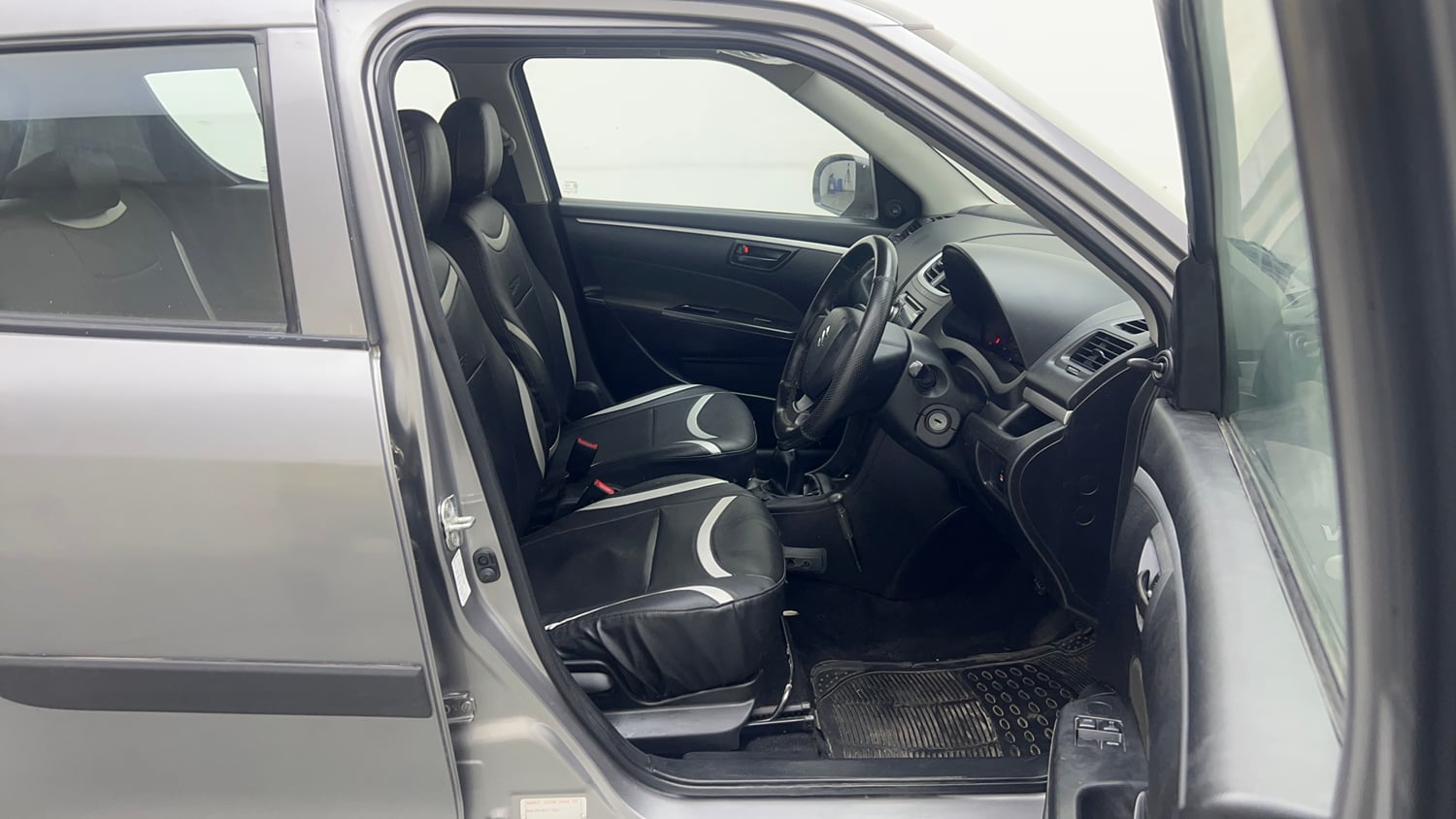 Used 2015 Maruti Suzuki Swift Lxi (O) Petrol Manual interior RIGHT SIDE FRONT DOOR CABIN VIEW