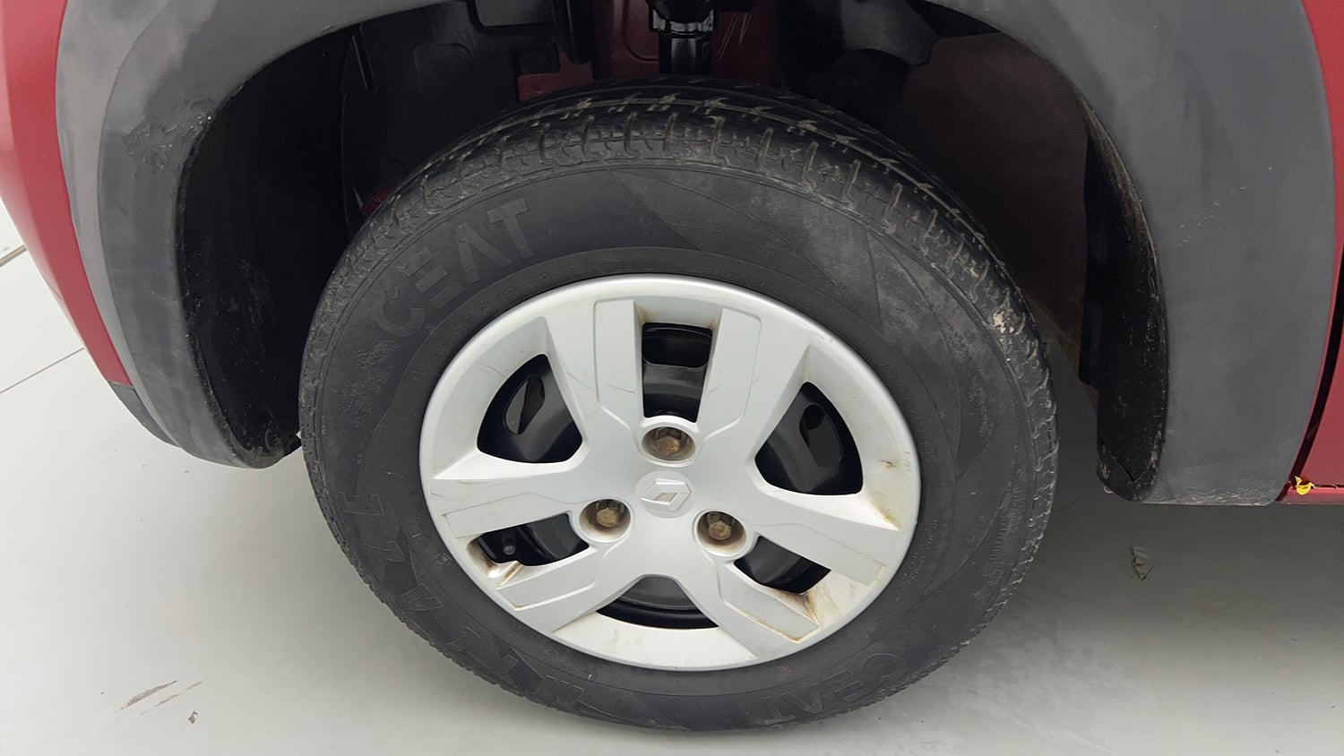 Used 2017 Renault Kwid 1.0 RXT Petrol Manual tyres LEFT FRONT TYRE RIM VIEW