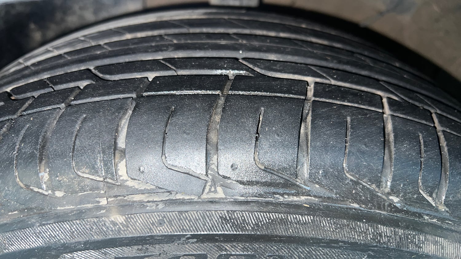 Used 2023 Kia Sonet X Line 1.0 DCT Petrol Automatic tyres LEFT FRONT TYRE TREAD VIEW