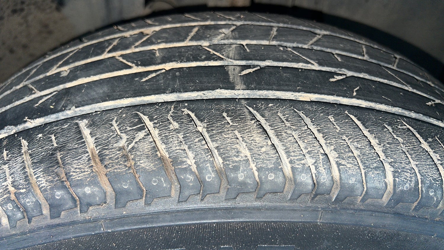 Used 2022 Renault Kiger RXT MT Petrol Manual tyres RIGHT FRONT TYRE TREAD VIEW