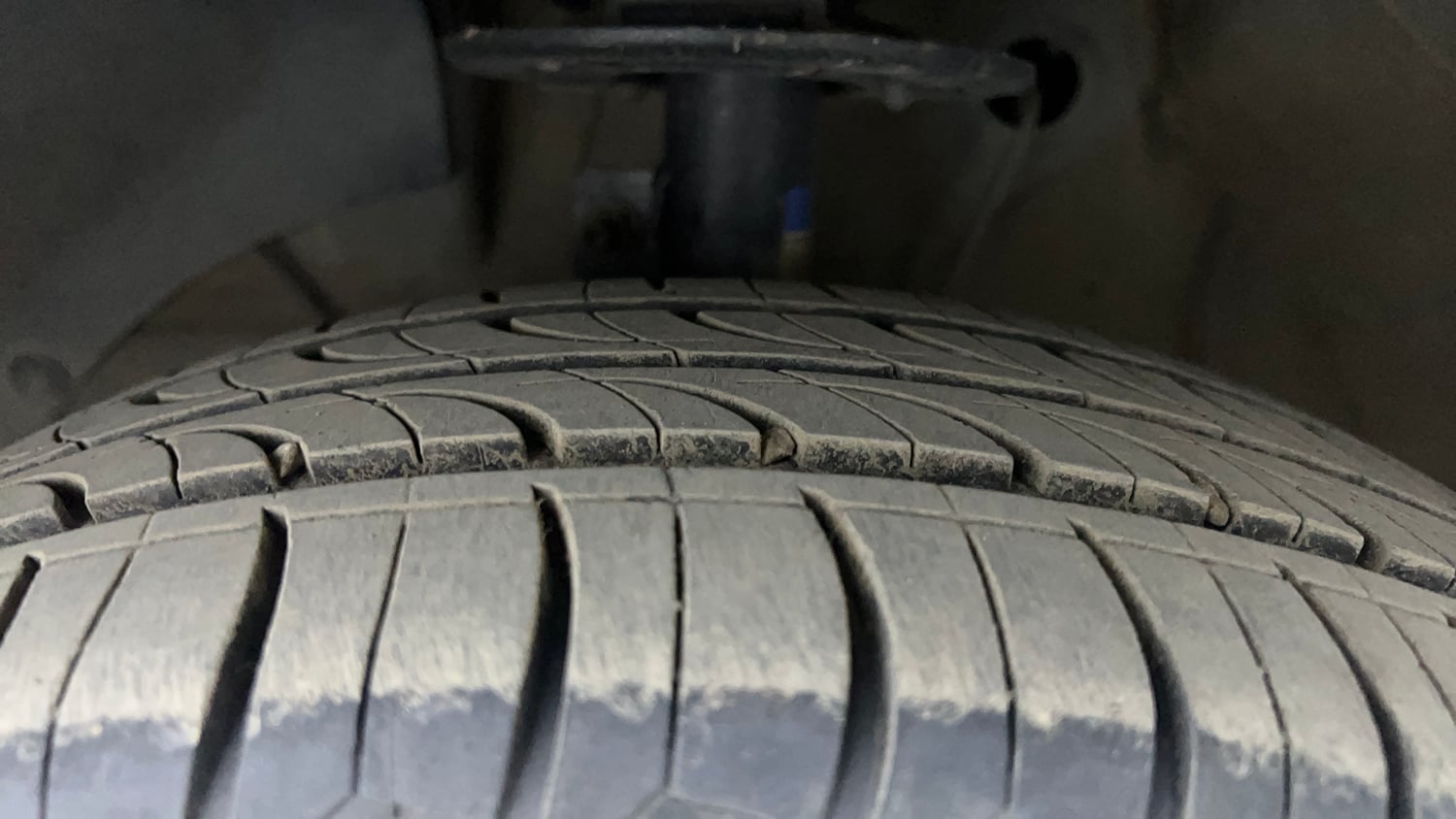 Used 2021 Maruti Suzuki Swift ZXi Plus Petrol Manual tyres LEFT FRONT TYRE TREAD VIEW