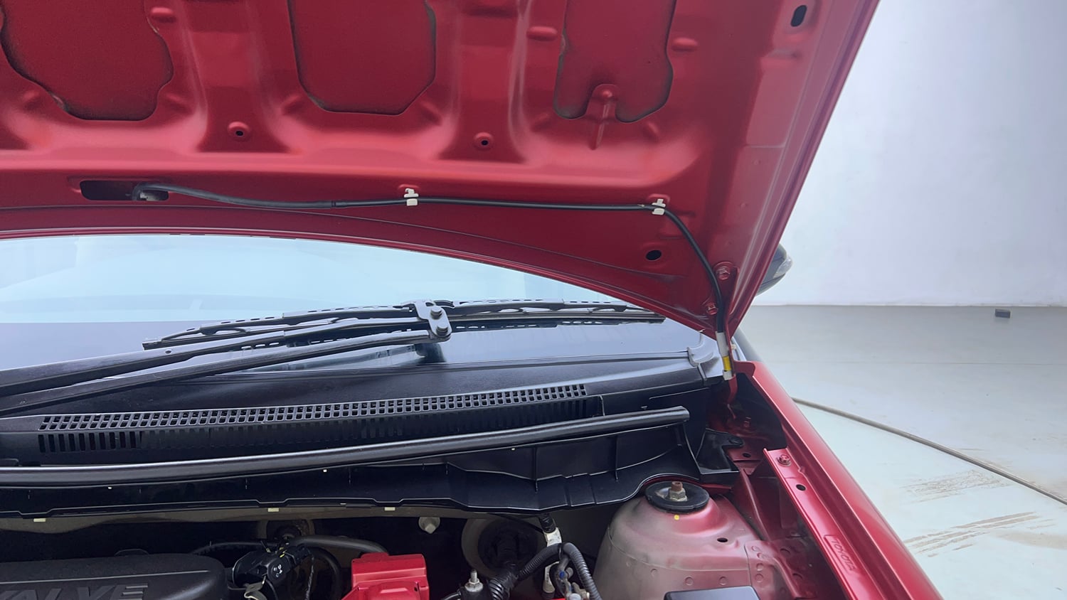 Used 2018 Toyota Etios Liva V Petrol Manual engine ENGINE LEFT SIDE HINGE & APRON VIEW