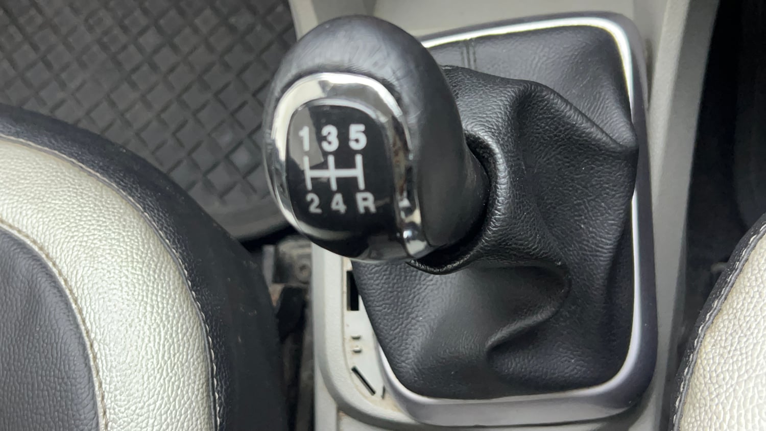 Used 2017 Tata Tiago Revotron XZ Petrol Manual interior GEAR  KNOB VIEW