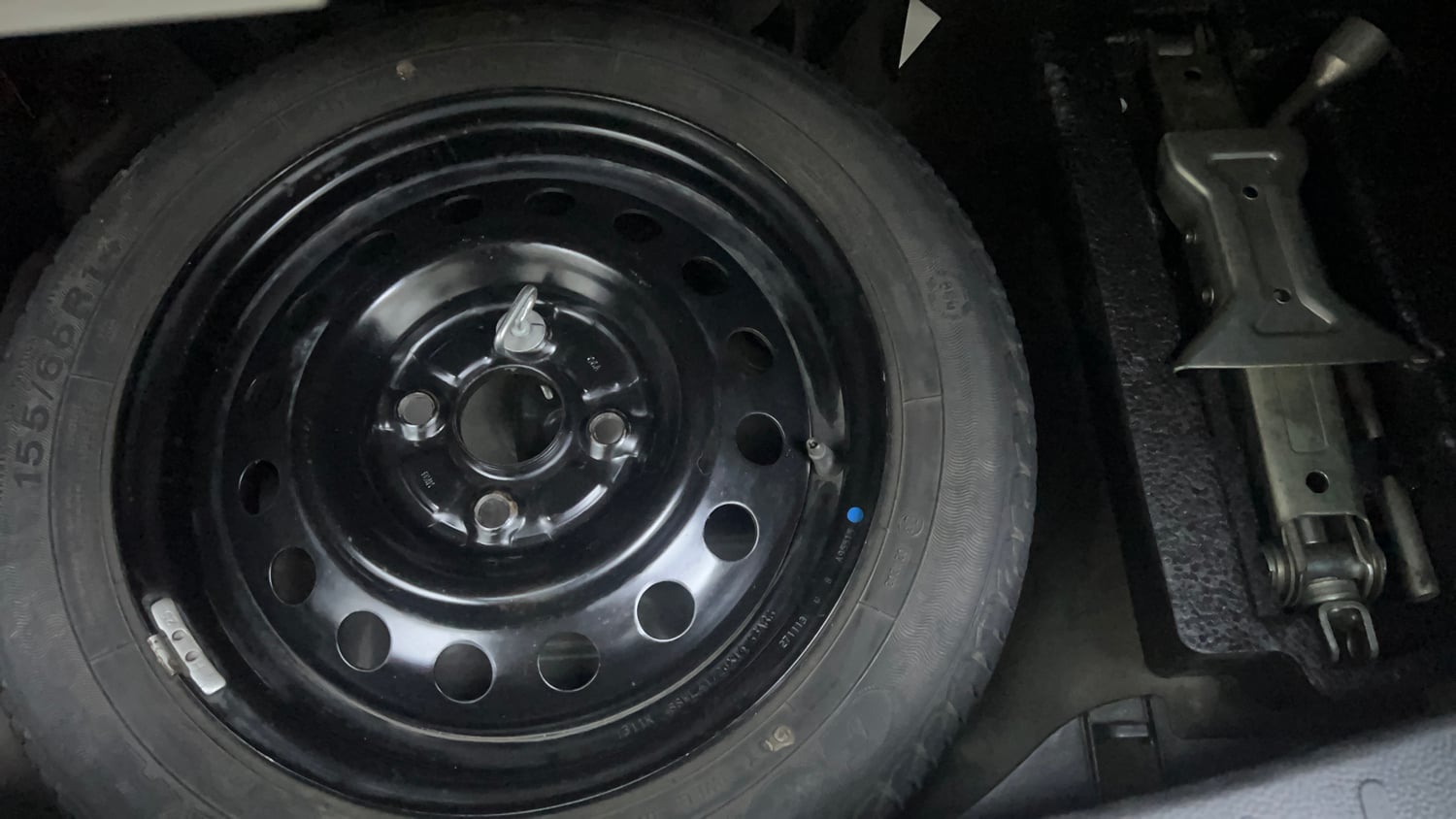 Used 2014 Maruti Suzuki Wagon R VXI Petrol Manual tyres SPARE TYRE VIEW