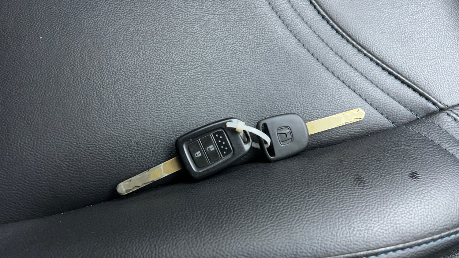 Used 2016 Honda Jazz V AT Petrol Petrol Automatic extra CAR KEY VIEW