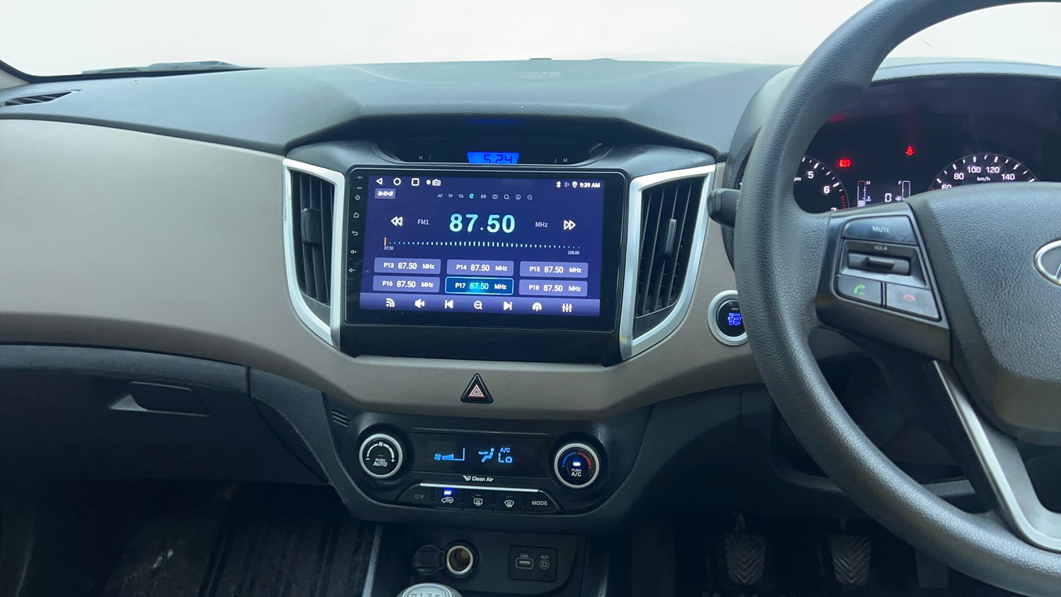 Used 2016 Hyundai Creta 1.6 SX Plus Petrol Petrol Manual top_features Touch screen infotainment system