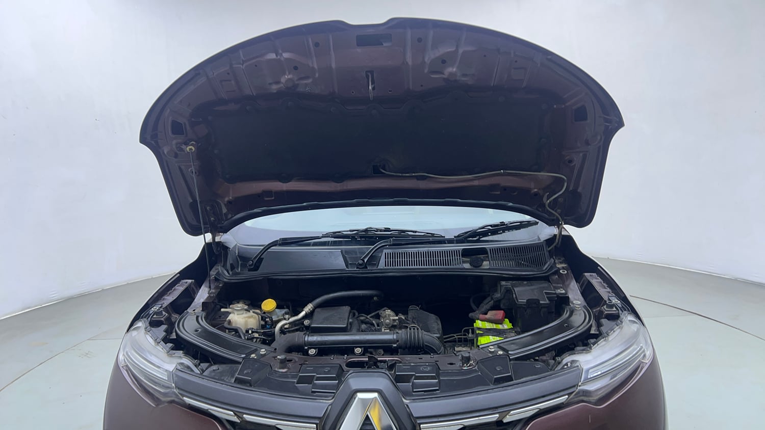 Used 2022 Renault Kiger RXT MT Petrol Manual engine ENGINE & BONNET OPEN FRONT VIEW