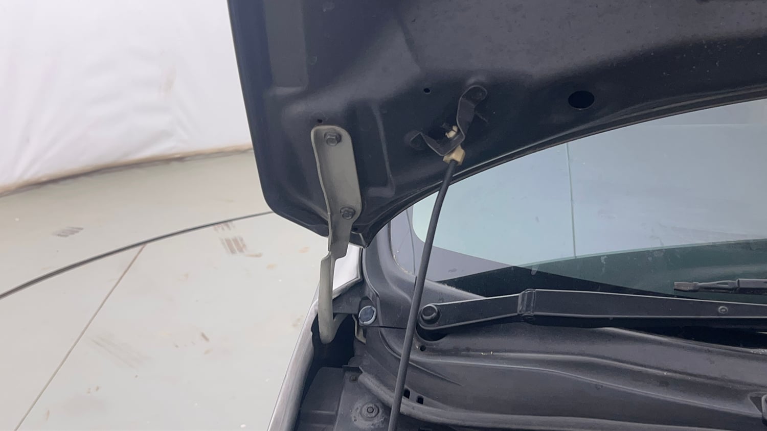 Used 2017 Maruti Suzuki Wagon R VXI+ Petrol Manual engine ENGINE RIGHT SIDE HINGE & APRON VIEW