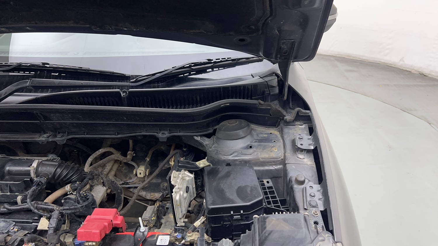 Used 2021 Maruti Suzuki Vitara Brezza ZXi Plus AT SHVS Petrol Automatic engine ENGINE LEFT SIDE HINGE & APRON VIEW