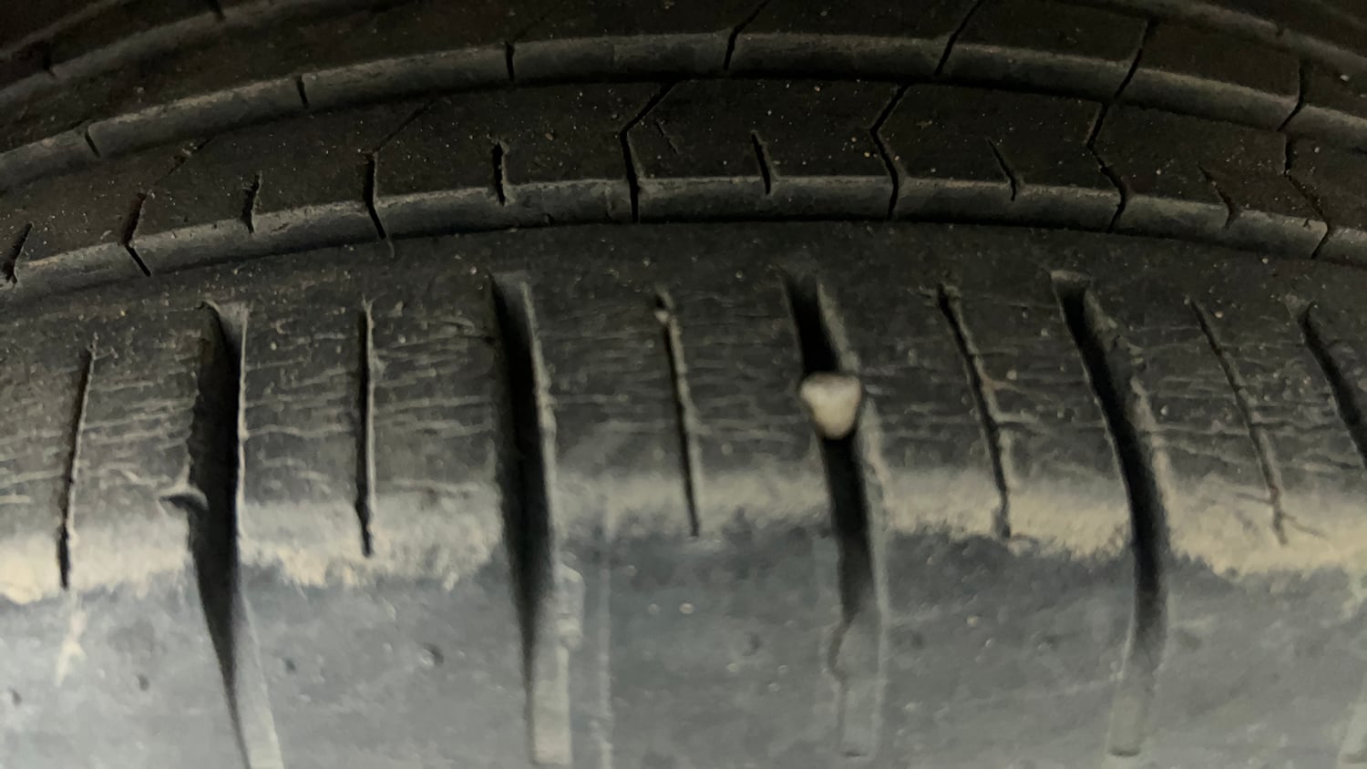 Used 2020 Maruti Suzuki Ciaz Alpha 1.5 AT Petrol Automatic tyres RIGHT FRONT TYRE TREAD VIEW