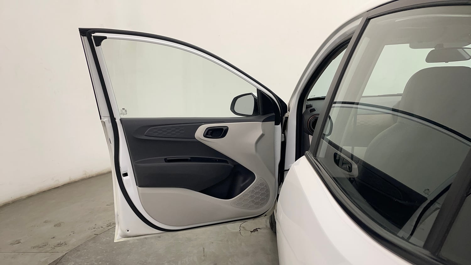 Used 2022 Hyundai Aura S 1.2 CNG Cng Manual interior LEFT FRONT DOOR OPEN VIEW