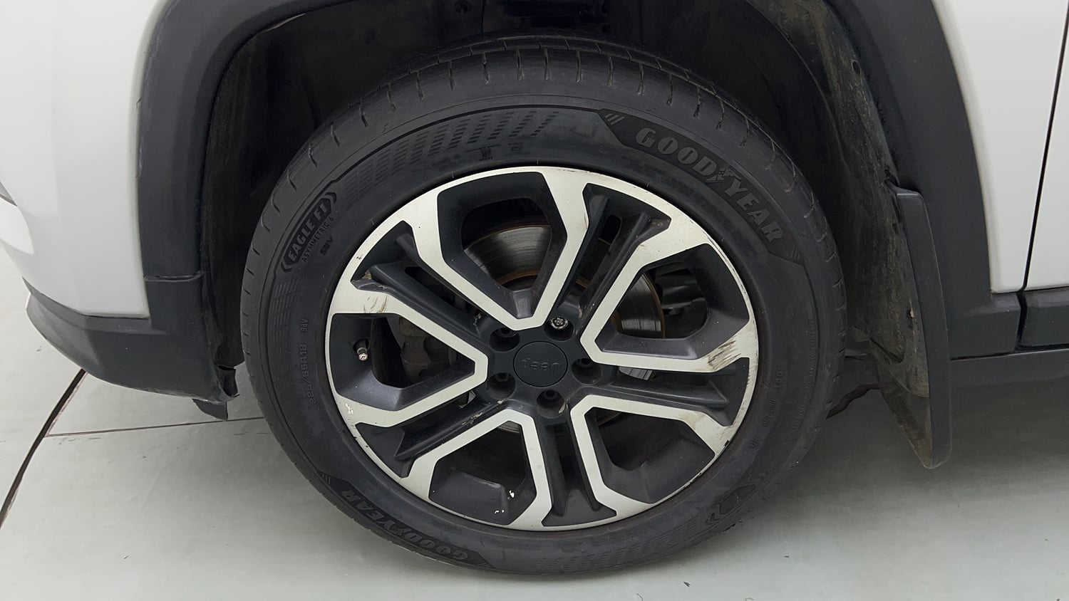 Used 2022 Jeep Compass Limited (O) 1.4 Petrol DCT Petrol Automatic tyres LEFT FRONT TYRE RIM VIEW