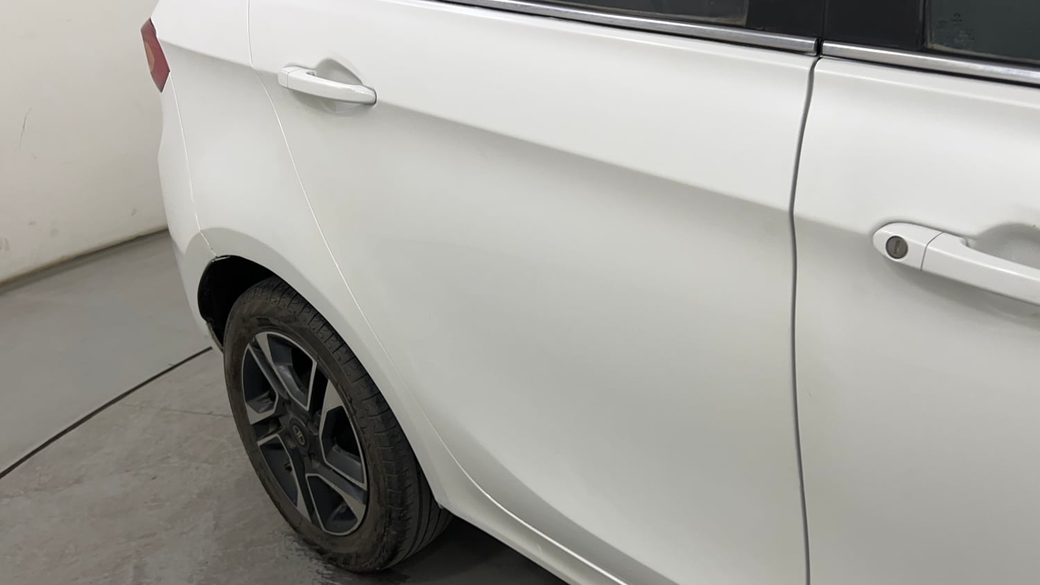 Used 2017 Tata Tigor Revotron XZ Petrol Manual dents MINOR SCRATCH
