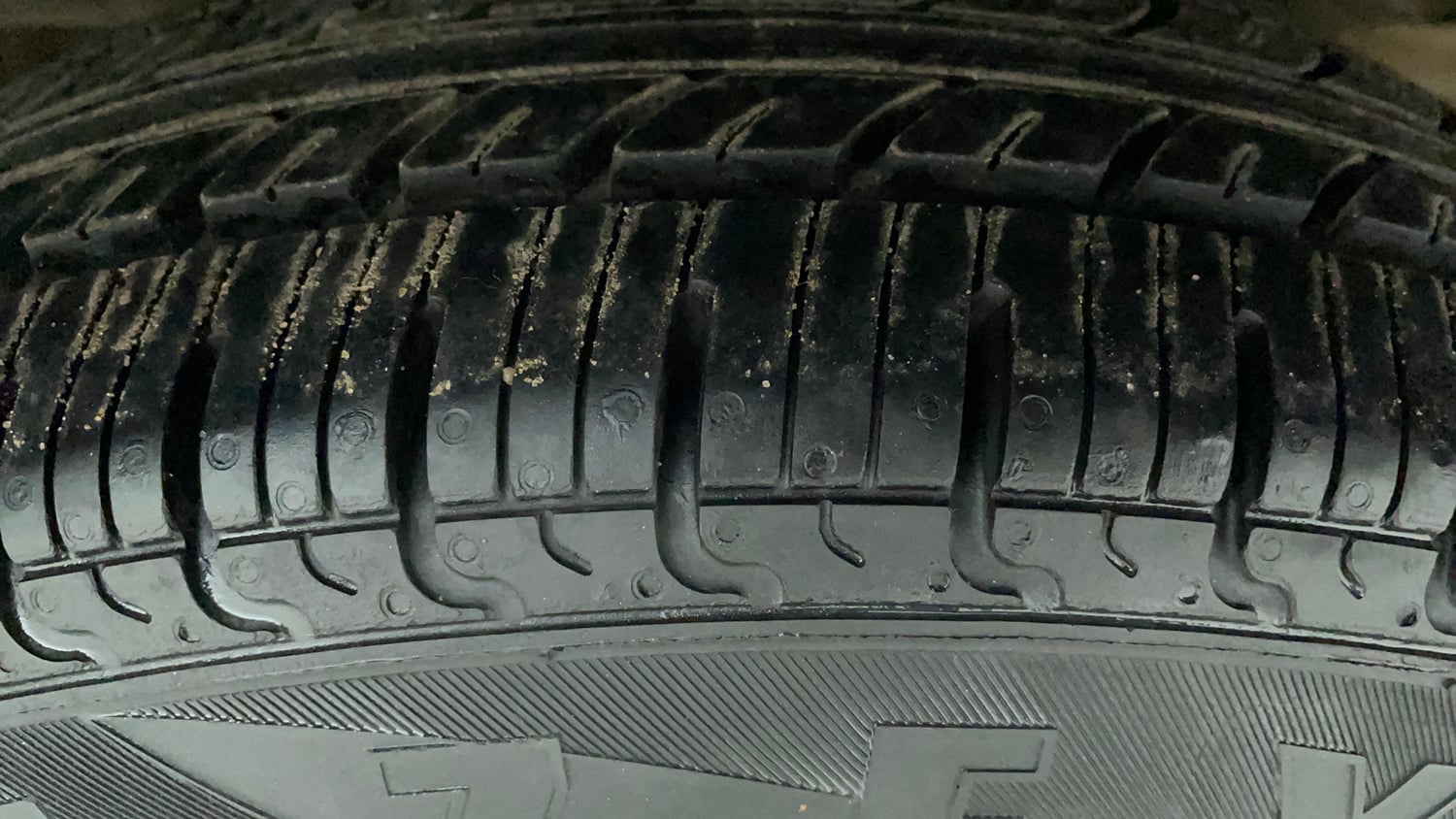 Used 2017 Tata Tiago Revotron XM Petrol Manual tyres RIGHT REAR TYRE TREAD VIEW