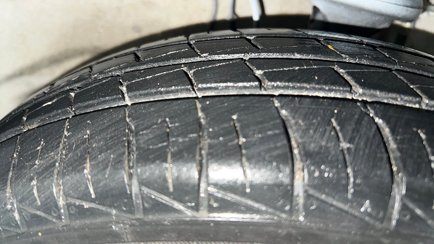 Used 2021 Maruti Suzuki Alto 800 VXi Petrol Manual tyres LEFT FRONT TYRE TREAD VIEW