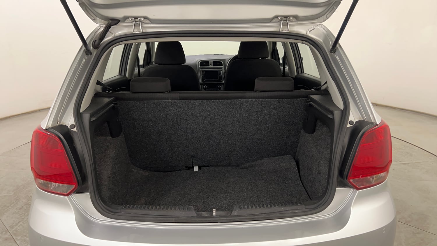 Used 2019 Volkswagen Polo Highline Plus 1.0 (P) 16 Alloy Petrol Manual interior DICKY INSIDE VIEW
